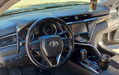 Toyota Camry, 2018 год, 2 600 000 рублей, 9 фотография