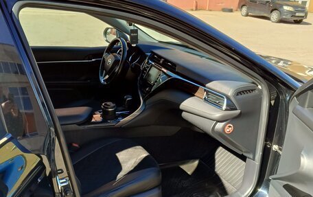 Toyota Camry, 2018 год, 2 600 000 рублей, 8 фотография