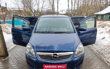 Opel Zafira B, 2011 год, 630 000 рублей, 1 фотография