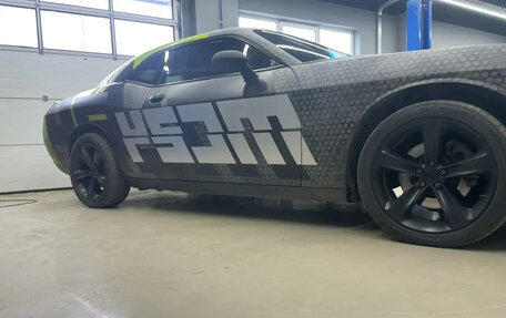 Dodge Challenger III рестайлинг 2, 2018 год, 3 400 000 рублей, 1 фотография