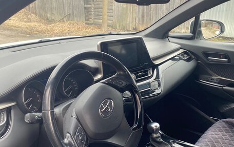 Toyota C-HR I рестайлинг, 2019 год, 2 500 000 рублей, 11 фотография