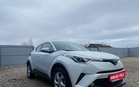 Toyota C-HR I рестайлинг, 2019 год, 2 500 000 рублей, 2 фотография