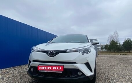 Toyota C-HR I рестайлинг, 2019 год, 2 500 000 рублей, 3 фотография