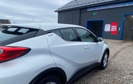 Toyota C-HR I рестайлинг, 2019 год, 2 500 000 рублей, 9 фотография