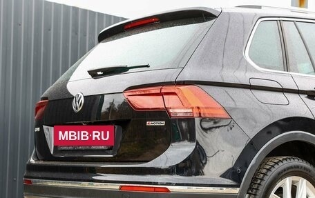 Volkswagen Tiguan II, 2018 год, 2 400 000 рублей, 4 фотография