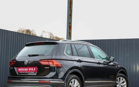 Volkswagen Tiguan II, 2018 год, 2 400 000 рублей, 3 фотография