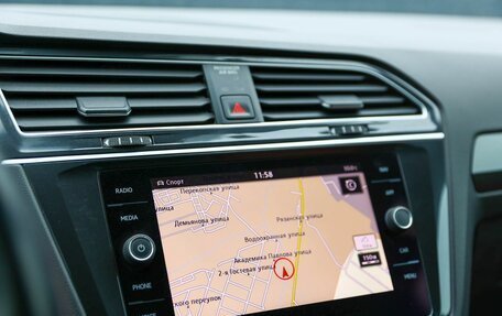 Volkswagen Tiguan II, 2018 год, 2 400 000 рублей, 15 фотография