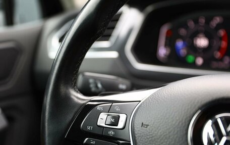 Volkswagen Tiguan II, 2018 год, 2 400 000 рублей, 17 фотография