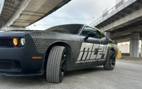 Dodge Challenger III рестайлинг 2, 2018 год, 3 400 000 рублей, 4 фотография
