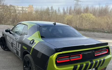 Dodge Challenger III рестайлинг 2, 2018 год, 3 400 000 рублей, 5 фотография