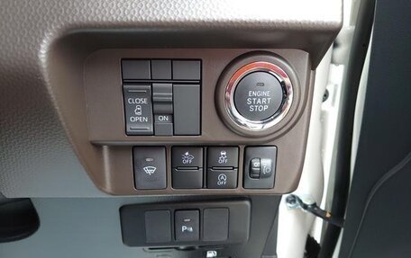 Toyota Roomy I, 2023 год, 864 000 рублей, 12 фотография