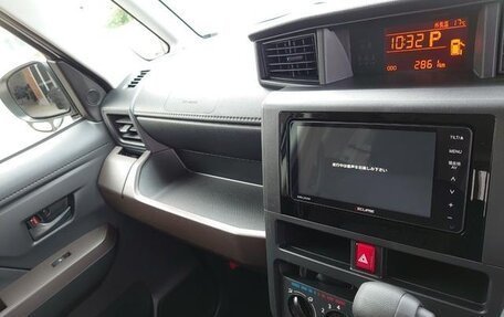 Toyota Roomy I, 2023 год, 864 000 рублей, 11 фотография