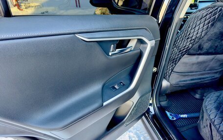 Toyota RAV4, 2021 год, 3 850 000 рублей, 21 фотография