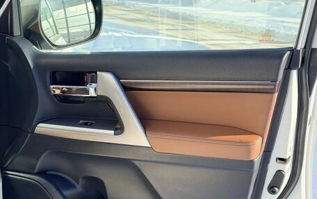 Toyota Land Cruiser 200, 2014 год, 4 300 000 рублей, 21 фотография