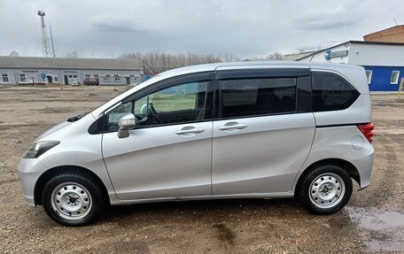 Honda Freed I, 2010 год, 900 000 рублей, 3 фотография