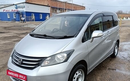 Honda Freed I, 2010 год, 900 000 рублей, 2 фотография
