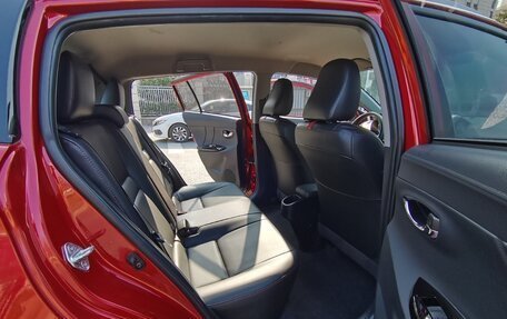 Toyota Yaris XP150 рестайлинг, 2022 год, 1 395 000 рублей, 10 фотография