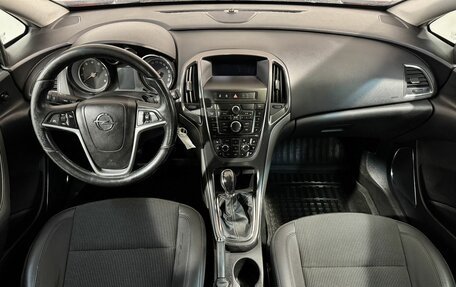 Opel Astra J, 2011 год, 599 800 рублей, 9 фотография