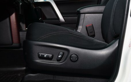 Toyota Land Cruiser Prado 150 рестайлинг 2, 2014 год, 3 475 999 рублей, 16 фотография