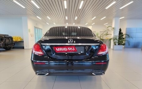 Mercedes-Benz E-Класс, 2019 год, 3 190 000 рублей, 4 фотография