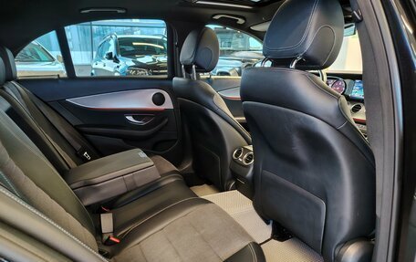 Mercedes-Benz E-Класс, 2019 год, 3 190 000 рублей, 10 фотография