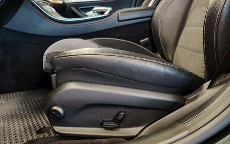 Mercedes-Benz E-Класс, 2019 год, 3 190 000 рублей, 15 фотография