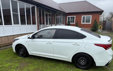 Hyundai Solaris II рестайлинг, 2018 год, 860 000 рублей, 1 фотография