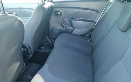 Renault Logan II, 2017 год, 650 000 рублей, 7 фотография