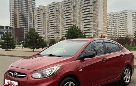 Hyundai Solaris II рестайлинг, 2013 год, 899 999 рублей, 2 фотография