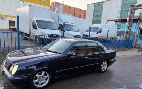 Mercedes-Benz E-Класс, 1999 год, 600 000 рублей, 2 фотография