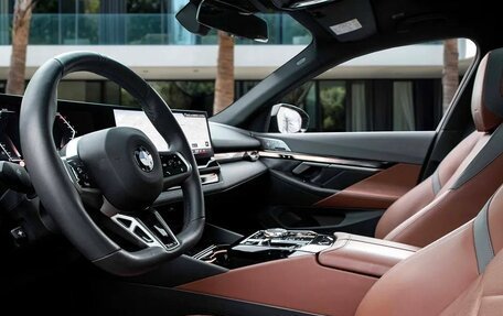 BMW 5 серия, 2025 год, 7 290 000 рублей, 9 фотография