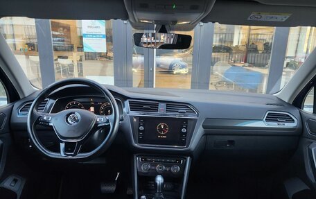 Volkswagen Tiguan II, 2018 год, 2 200 000 рублей, 19 фотография