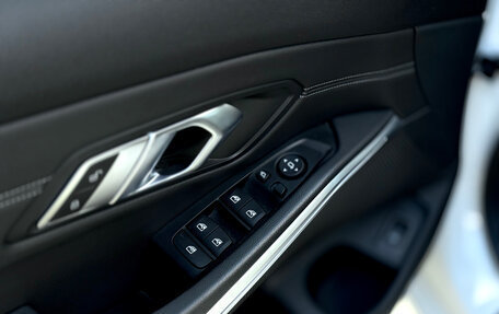 BMW 3 серия, 2019 год, 2 850 000 рублей, 14 фотография