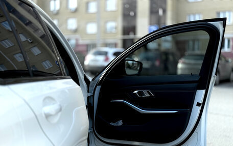 BMW 3 серия, 2019 год, 2 850 000 рублей, 15 фотография