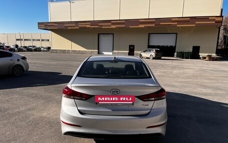 Hyundai Elantra VI рестайлинг, 2017 год, 790 000 рублей, 3 фотография