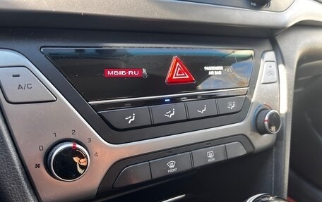 Hyundai Elantra VI рестайлинг, 2017 год, 790 000 рублей, 6 фотография