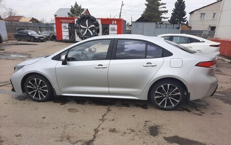 Toyota Corolla, 2022 год, 2 300 000 рублей, 3 фотография