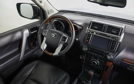 Toyota Land Cruiser Prado 150 рестайлинг 2, 2014 год, 3 499 000 рублей, 8 фотография