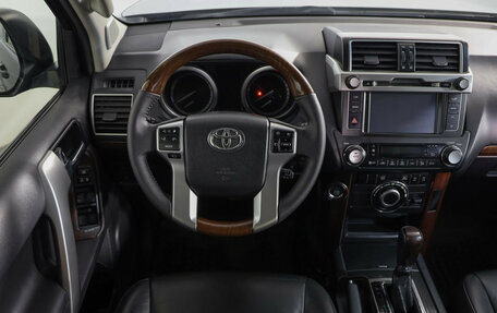 Toyota Land Cruiser Prado 150 рестайлинг 2, 2014 год, 3 499 000 рублей, 10 фотография