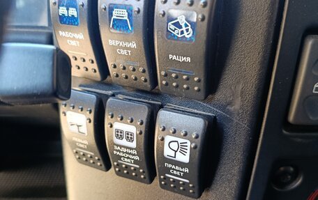 Land Rover Defender I, 2012 год, 3 250 000 рублей, 10 фотография