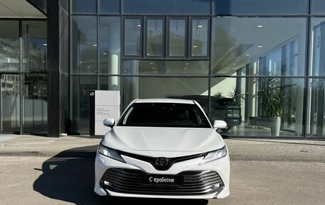 Toyota Camry, 2020 год, 3 240 000 рублей, 2 фотография