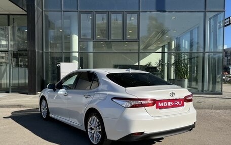 Toyota Camry, 2020 год, 3 240 000 рублей, 7 фотография