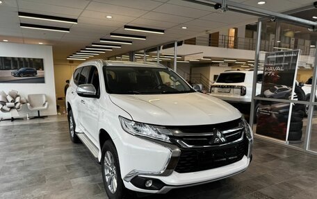 Mitsubishi Pajero Sport III рестайлинг, 2019 год, 3 049 000 рублей, 3 фотография