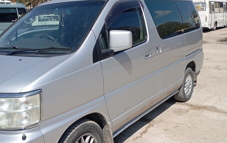 Nissan Elgrand I, 2001 год, 620 000 рублей, 1 фотография