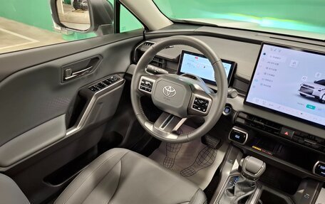 Toyota RAV4, 2026 год, 4 500 000 рублей, 26 фотография