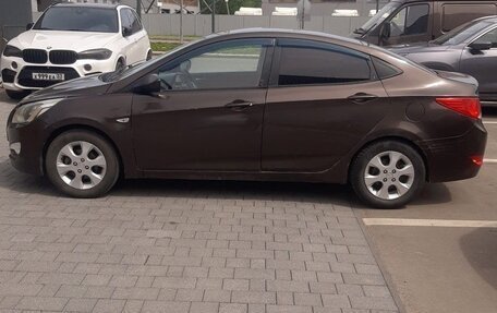 Hyundai Solaris II рестайлинг, 2015 год, 450 000 рублей, 2 фотография