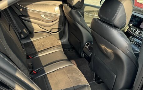 Mercedes-Benz E-Класс, 2019 год, 2 890 000 рублей, 10 фотография