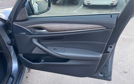 BMW 5 серия, 2018 год, 3 300 000 рублей, 9 фотография