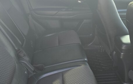 Mitsubishi Outlander III рестайлинг 3, 2014 год, 1 580 000 рублей, 7 фотография