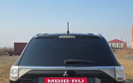 Mitsubishi Outlander III рестайлинг 3, 2014 год, 1 580 000 рублей, 3 фотография